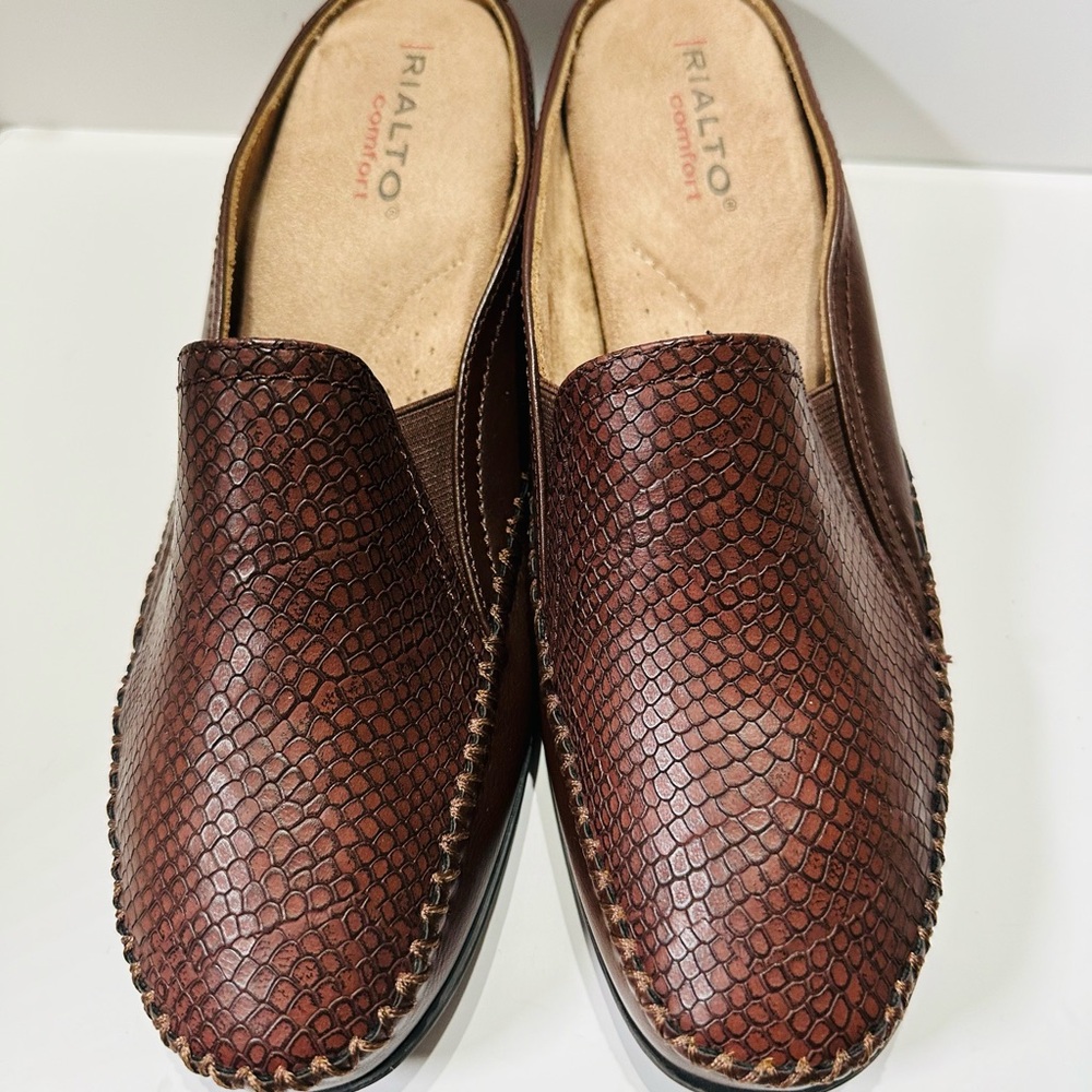 Rialto Shoes Womens 10M Vette Distinguished Croc Embossed Slip On Comfort Mules
